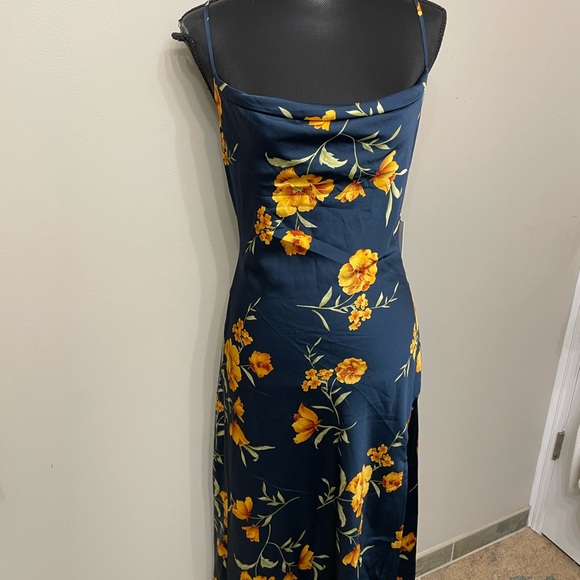 NWT Revolve ASTR the label women’s floral navy yellow satin midi dress size M - Picture 1 of 9